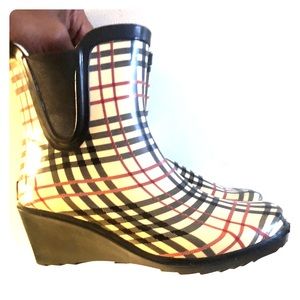 Forever Young Rainboots